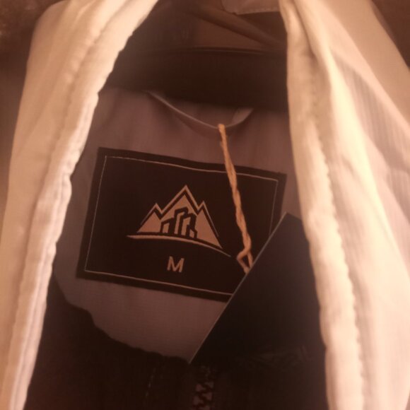 Moerdeng Winter Jacket – Waterproof, Windproof, Warm Snow Coat for Men & Women - Picture 2 of 5